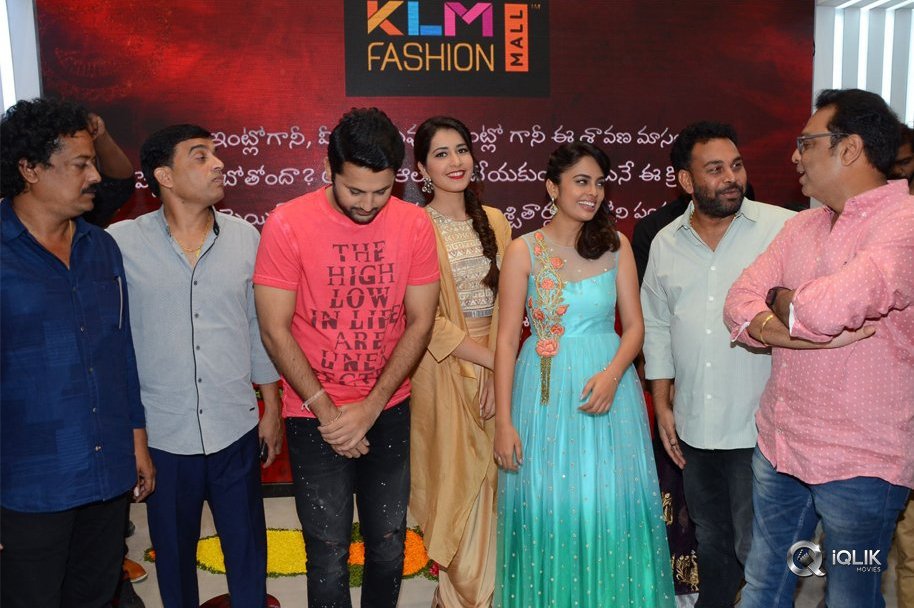 Srinivasa-Kalyanam-Team-at-KLM-Fashion-Mall